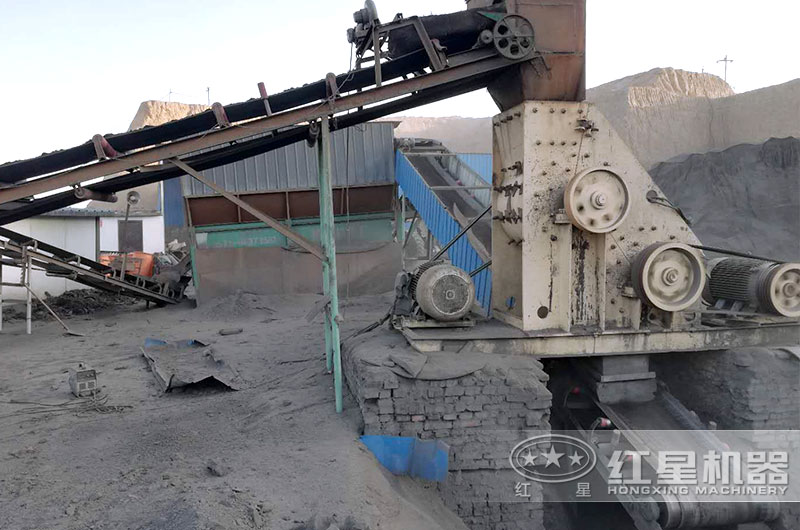 煤礦雙級粉碎機(jī)現(xiàn)場實(shí)拍 煤礦雙級粉碎機(jī)現(xiàn)場實(shí)拍